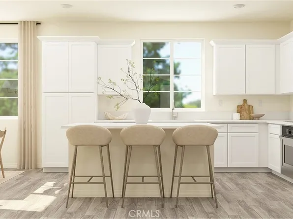 1352 Thunderbolt Ln, Rialto, CA 92376