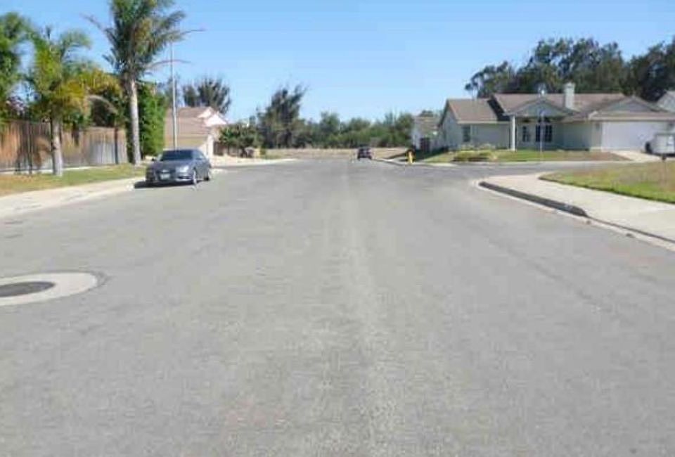 Exterior Neighborhood (street photo)