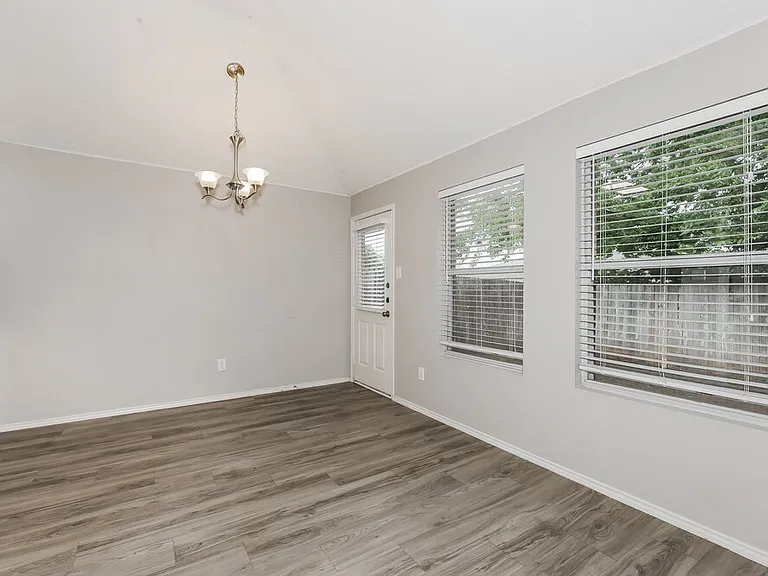 706 Langford Dr — Photo 6