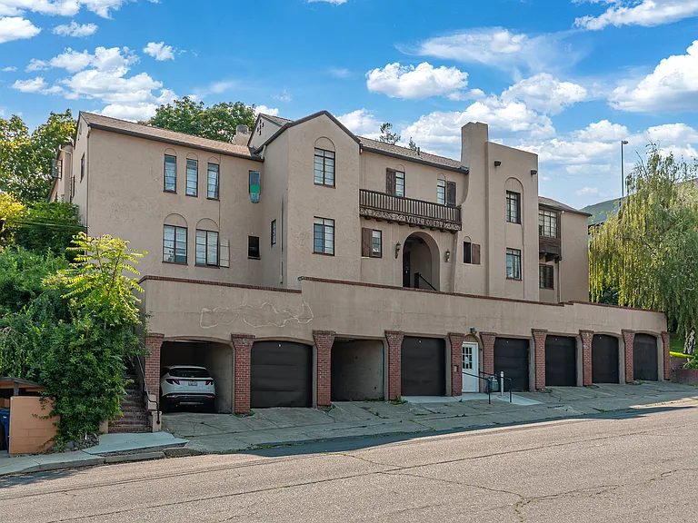 Vista Court — Photo 1