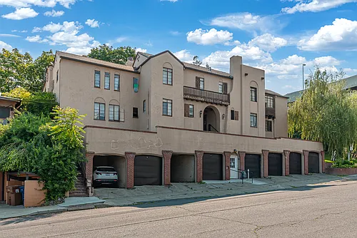 Vista Court Photo 1