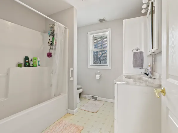 4 Thurston Ave, Ewing, NJ 08618