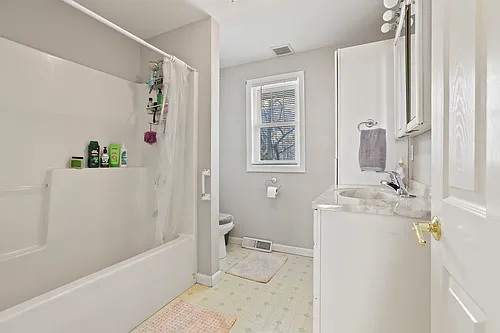4 Thurston Ave Photo 1