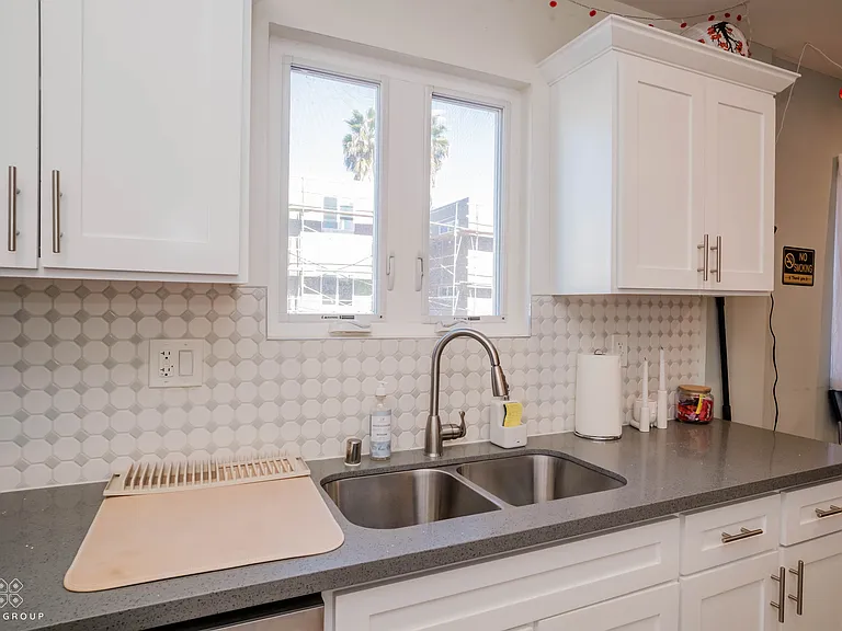 427 N Heliotrope Dr #200 — Photo 33