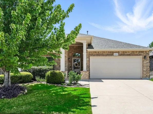 2209 Laurel Forest Dr, Fort Worth, TX 76177