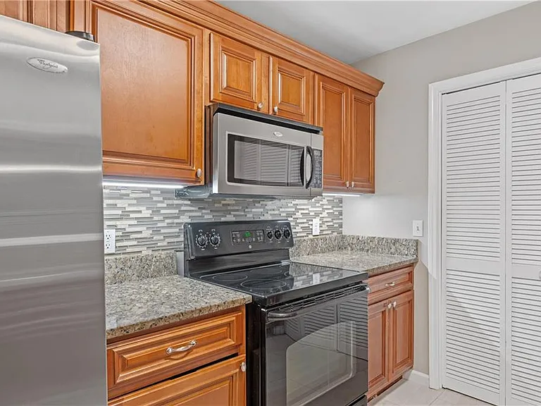 601 Abingdon Way — Photo 11
