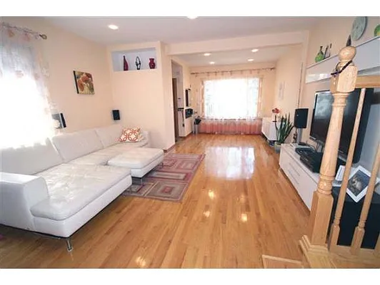 Sold by Bergen Basin Real Estate | media 21