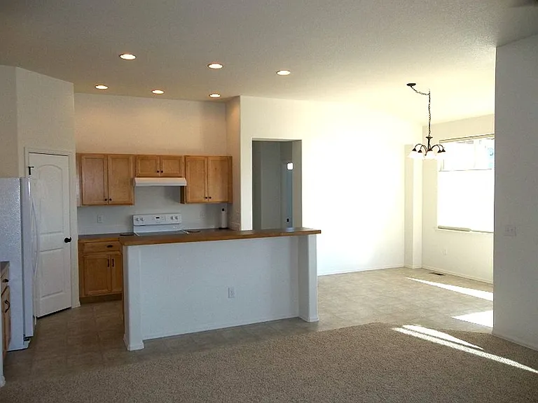 2244 Marshfield Ln — Photo 3