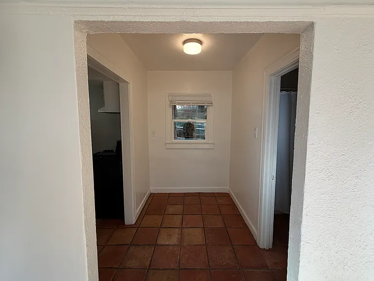 407 Loma Dr #407 — Photo 6