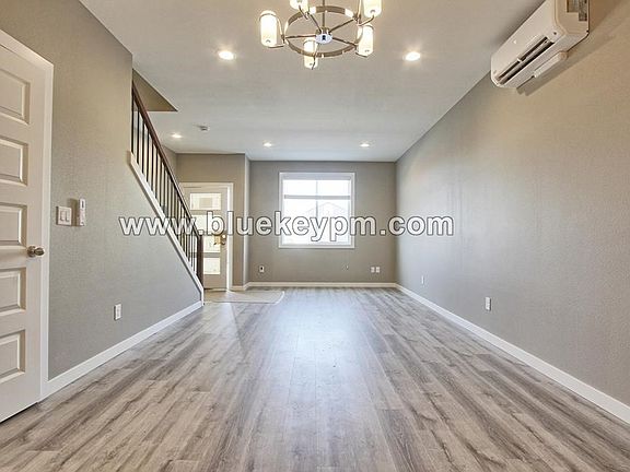 4th image of 2713 Broadway