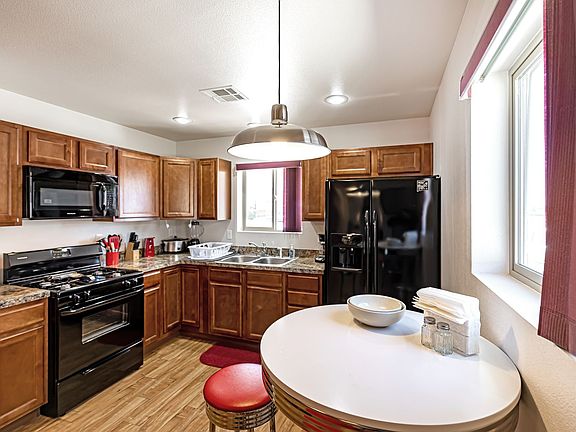 3rd image of 800 Sherwood Dr Unit B