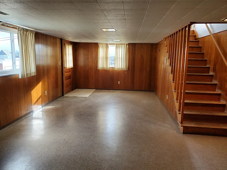 229 Elaine St — Photo 6