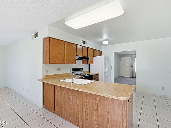 3rd image of 1012 W MONTOYA Lane