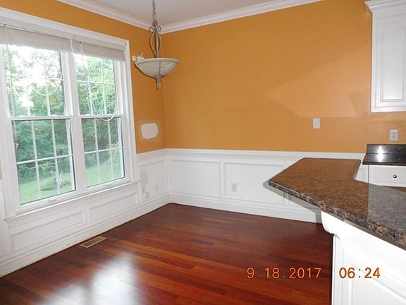 3rd image of 102 Remington Ct