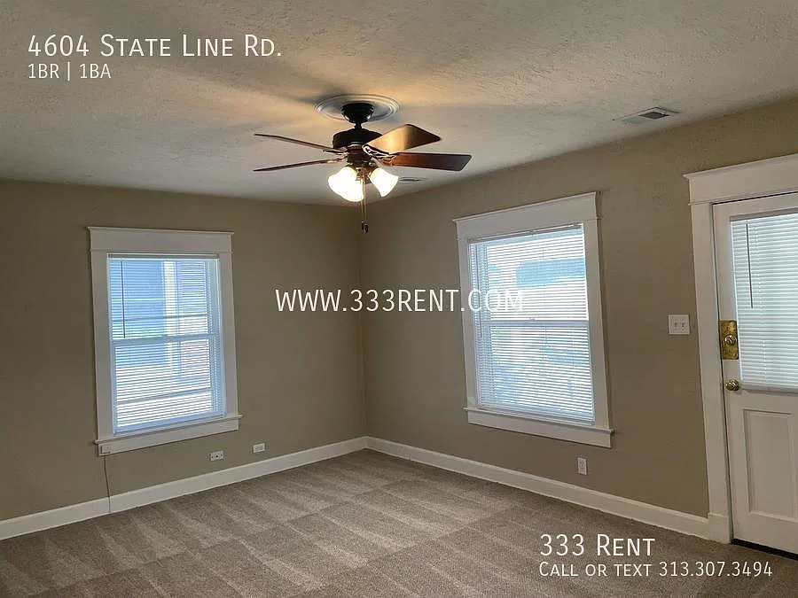 Delightful Home With Curb Appeal Close To Westport, The Plaza And UMKC! — Photo 3