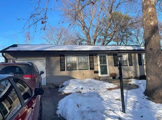 5224 SW 27th St, Topeka, KS 66614