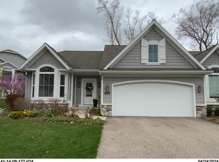 2545 Summit Ridge Dr NE, Grand Rapids, MI 49505