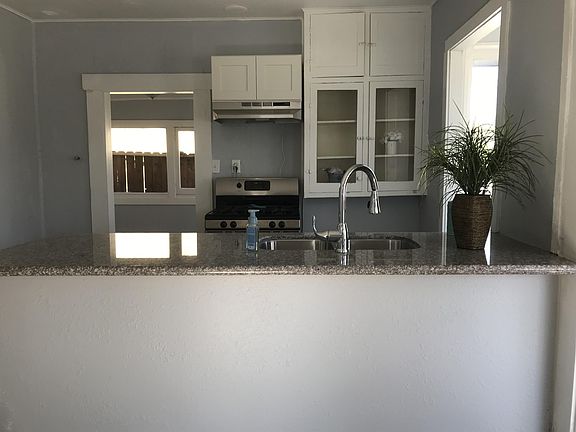 5th image of 206 W 11th St