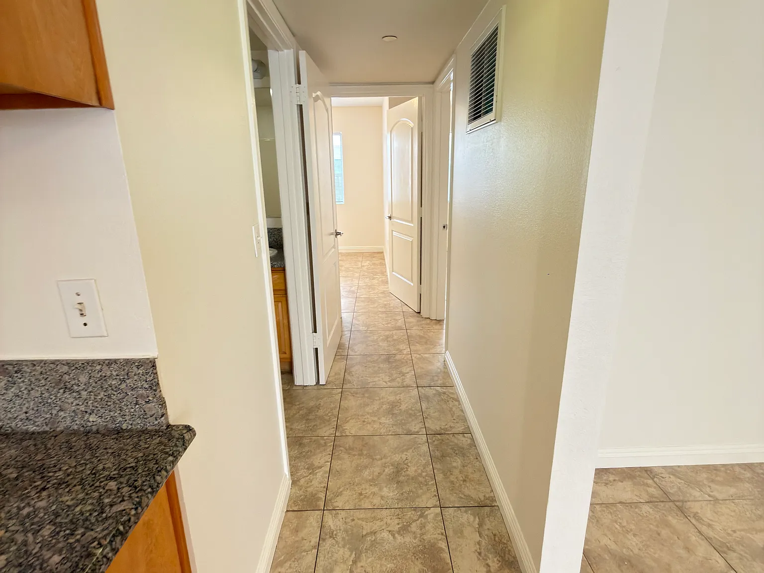 2 bed, 700 sqft, $1,149 — Photo 3