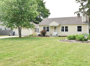 11823 W Bobolink Ave, Milwaukee, WI 53225