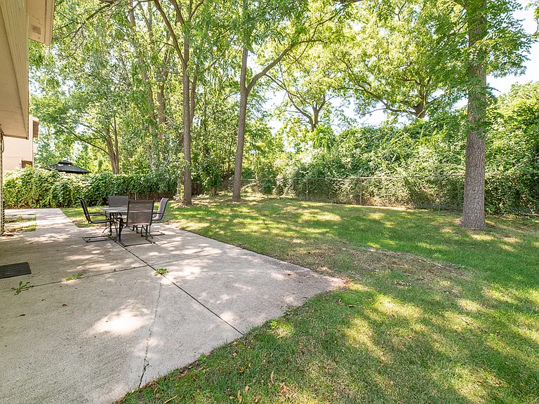 1034 Parkway Dr — Photo 31