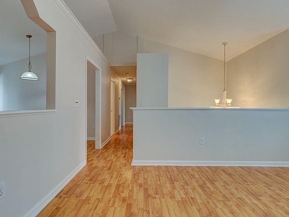 3rd image of 4746 Meadow Crossing Ln NE