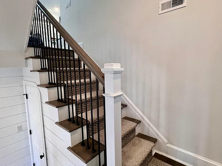 16A S Fredericksburg Ave — Photo 6