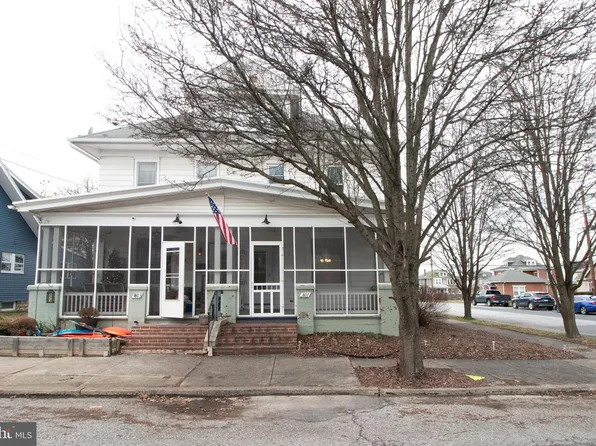 401 6th St, New Cumberland, PA 17070