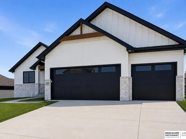 16915 Benjamin St, Bennington, NE 68007
