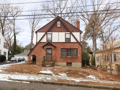 179 Woodcliff Rd, Newton, MA, 02461