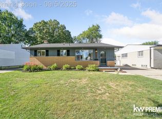 22836 Socia St, Saint Clair Shores, MI 48082