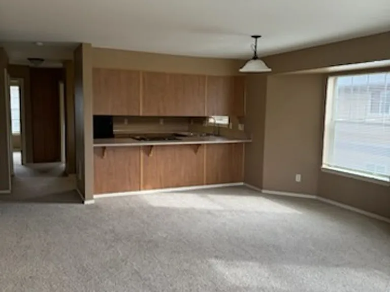 195-Santiam Village Apartments — Photo 28