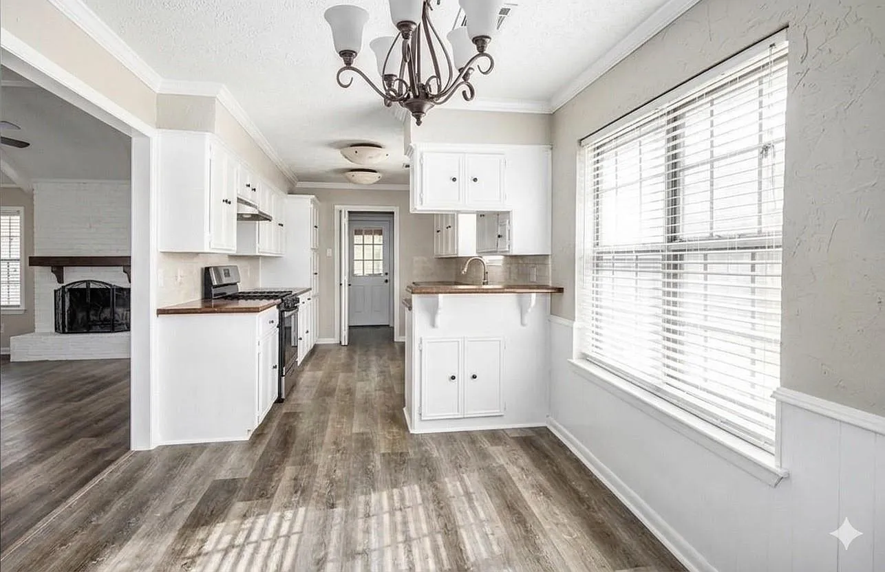 3 bed, 2.0 bath, 1588 sqft, $2,300 — Photo 4