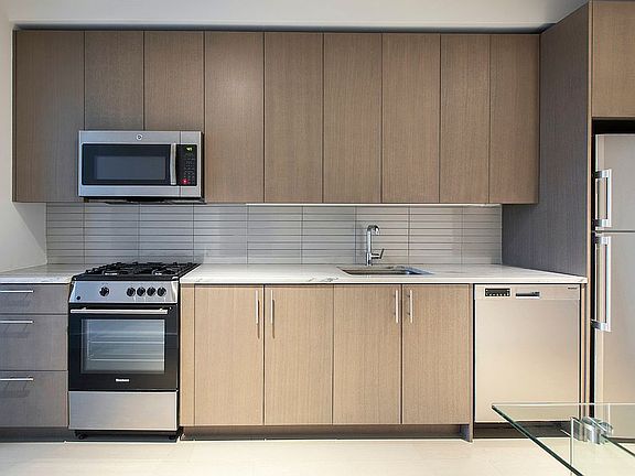 5th image of 86 Fleet Pl APT 21N