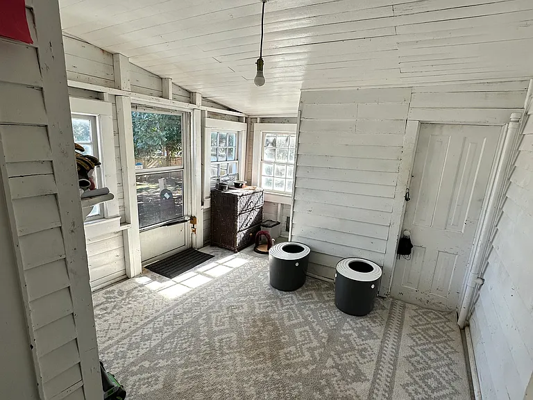 1231 N College St — Photo 15