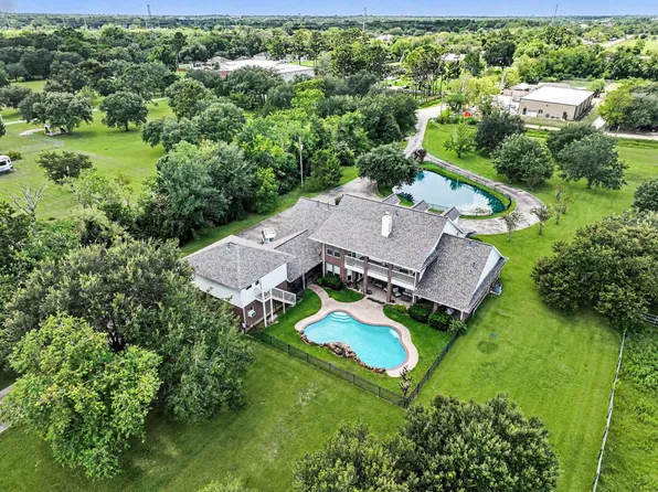 2275 Washington Ave, Alvin, TX 77511