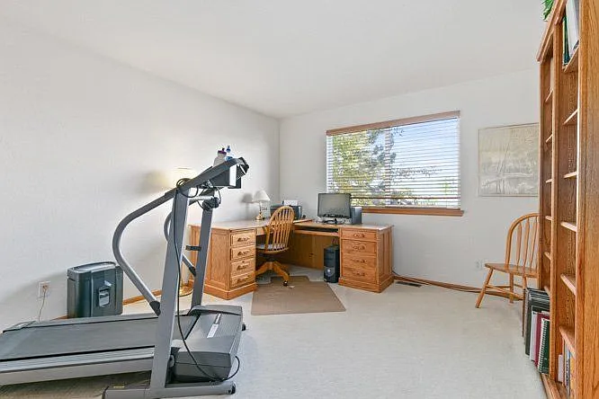 829 Sparrow Hawk Dr — Photo 26