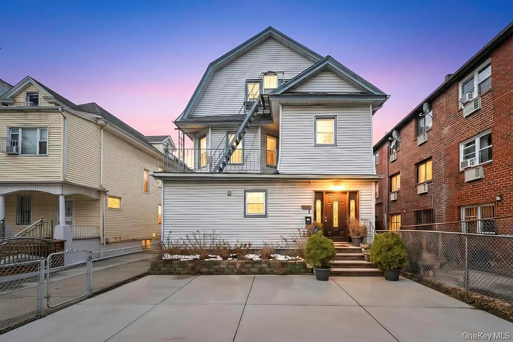 9008 171st Street photo 1