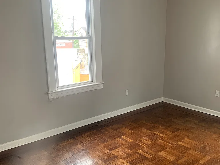 298 Clinton Pl — Photo 4
