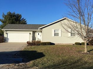9 Seth Dunscomb Dr, Sullivan, IL 61951