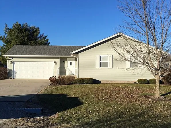 9 Seth Dunscomb Dr, Sullivan, IL 61951