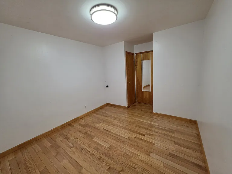 1931 W 11th St #1RR — Photo 9
