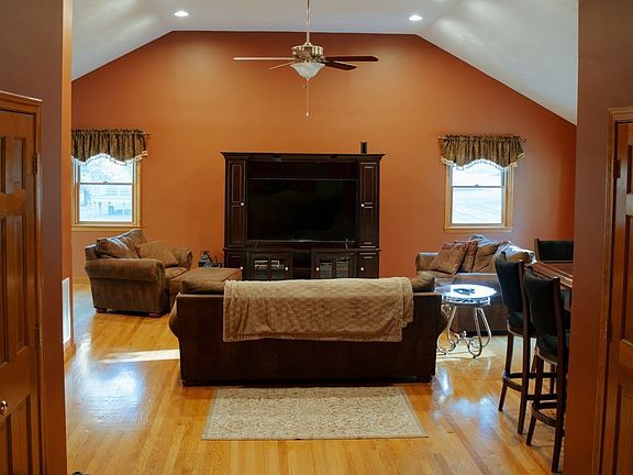 4th image of 16 Moran Rd