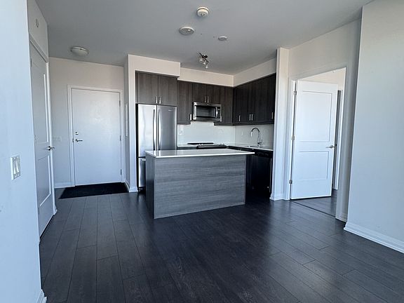 5th image of 7895 Jane St #Penthouse 14