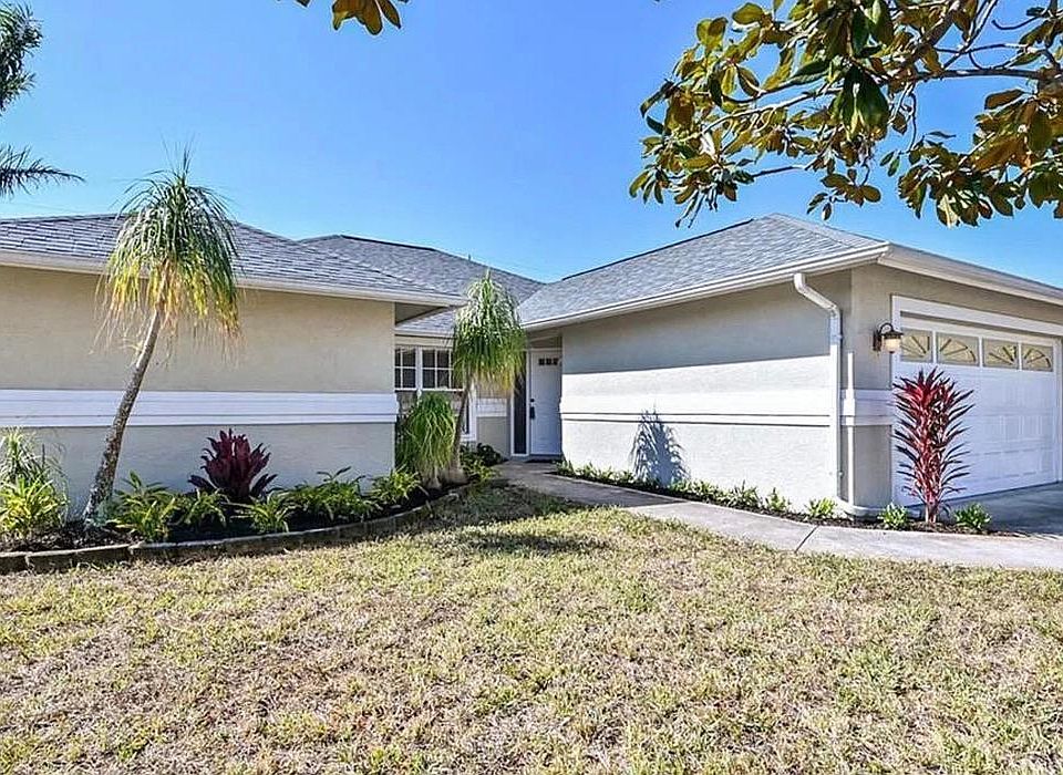 12 Blocks to Beach, Walk to shopping and top schools