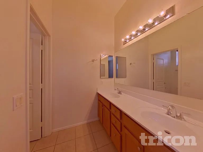1225 N 36th St #2041 — Photo 10