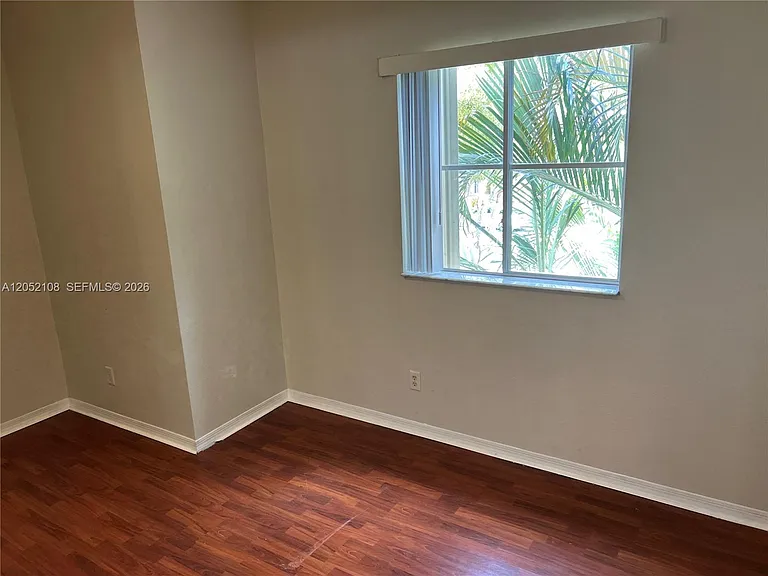 100 SW 15th Ave — Photo 29