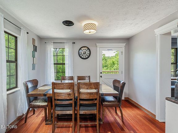 17th image of 343 Jersey Dr