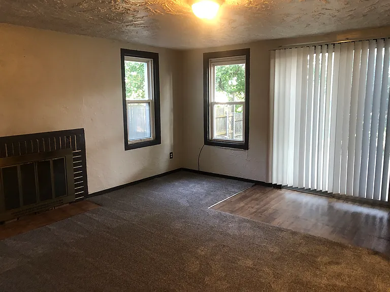 383 NW Irving St — Photo 6