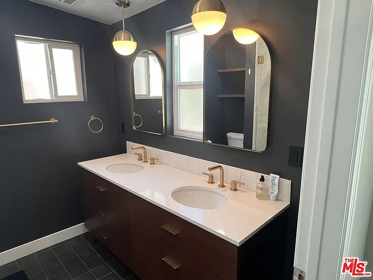 7865 Bleriot Ave — Photo 18